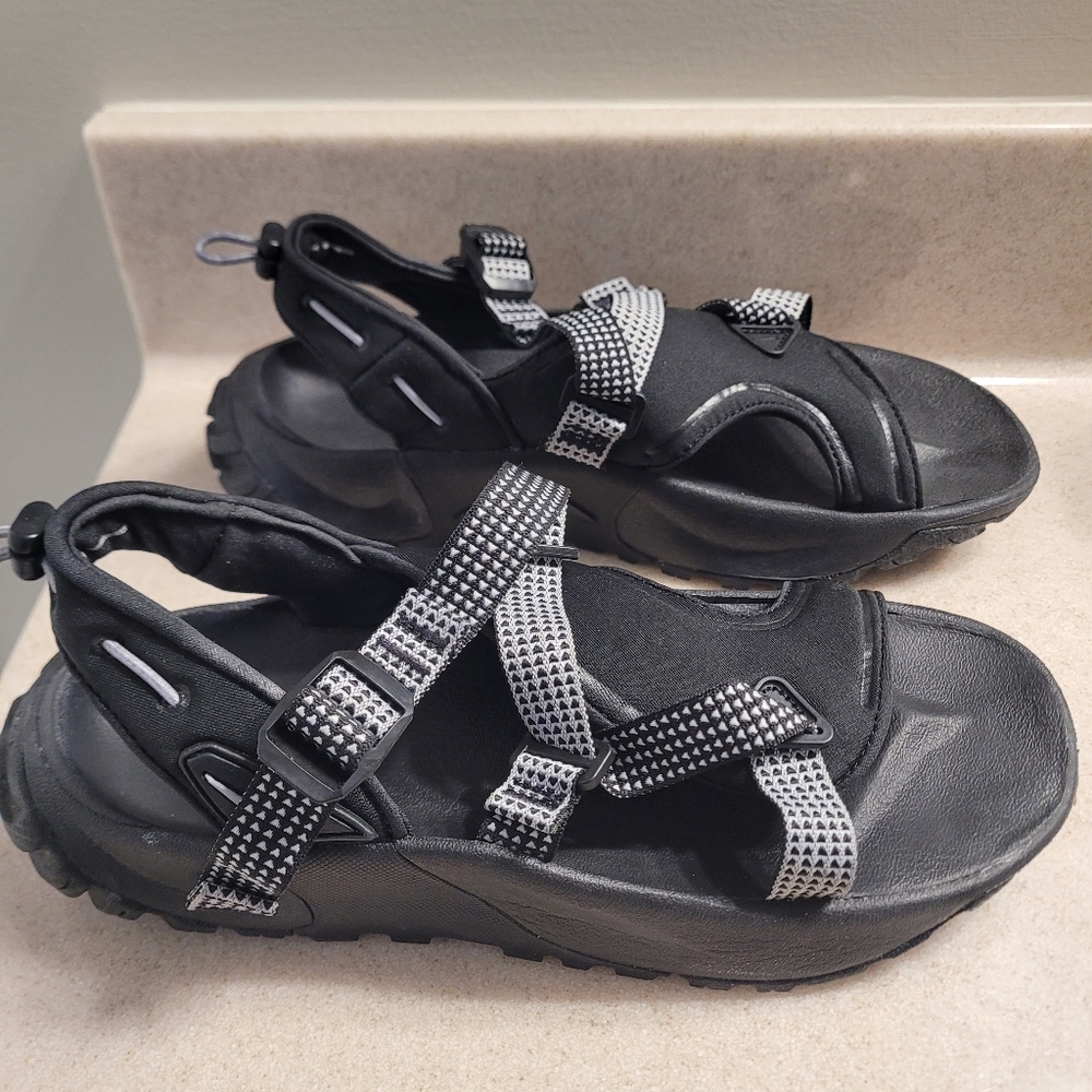 Black/Wolf Grey Nike Oneonta Sandal